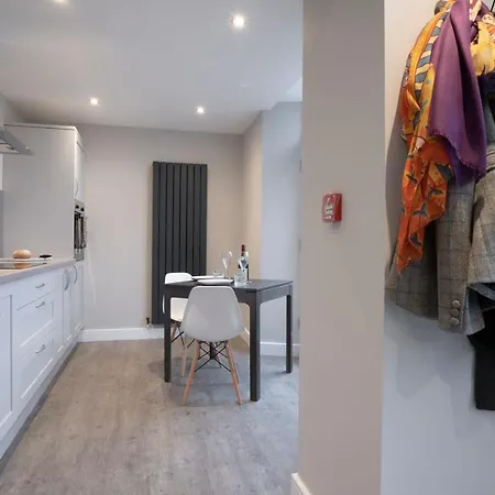 The Hideaway With Cosy Fireplace By Letmestay Apartment *